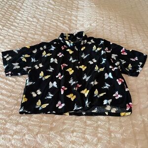 Black button down butterfly print cropped collared blouse-forever 21 siz medium